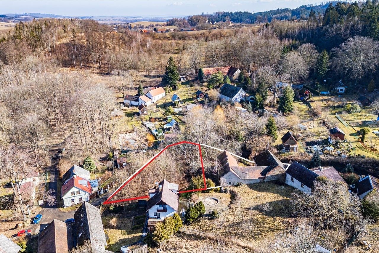 Prodej pozemku 800 m² - foto 1