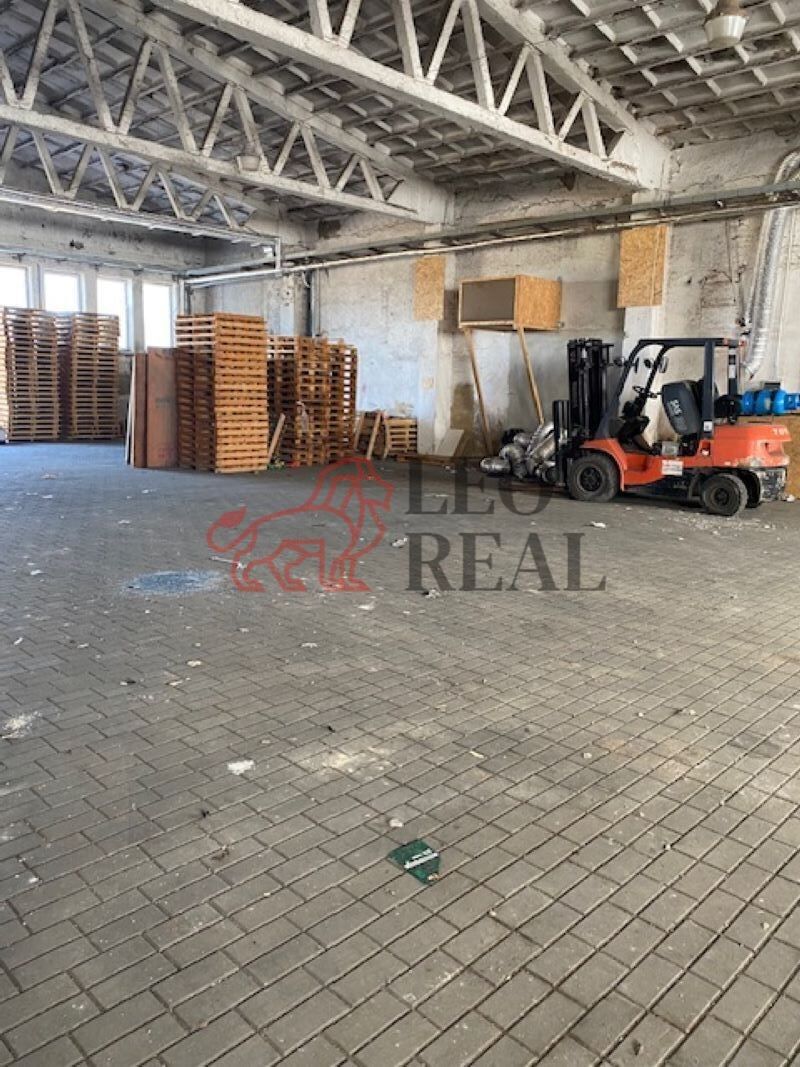 Pronájem komerčního prostoru 1850 m² - foto 2