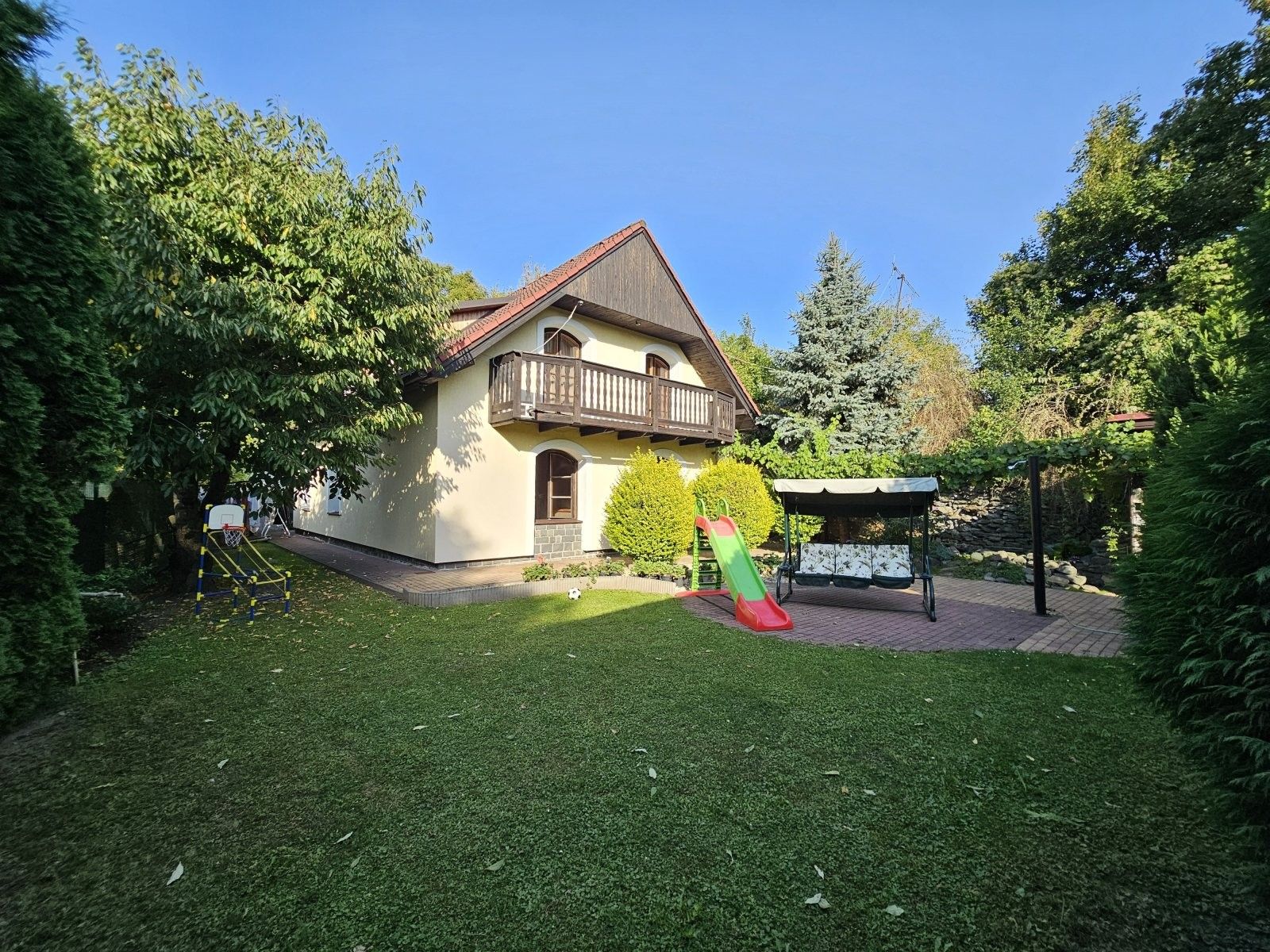 Prodej nemovitosti 350 m² - foto 1