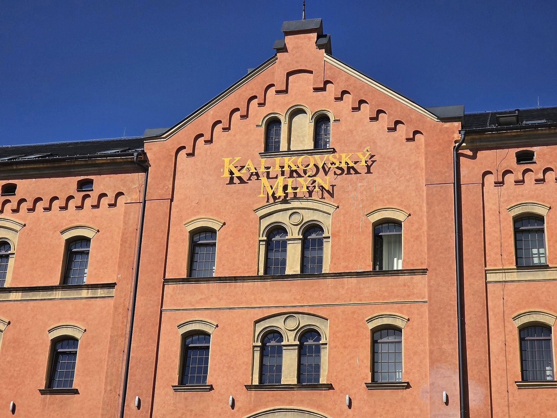 Pronájem komerčního prostoru 275 m² - foto 2