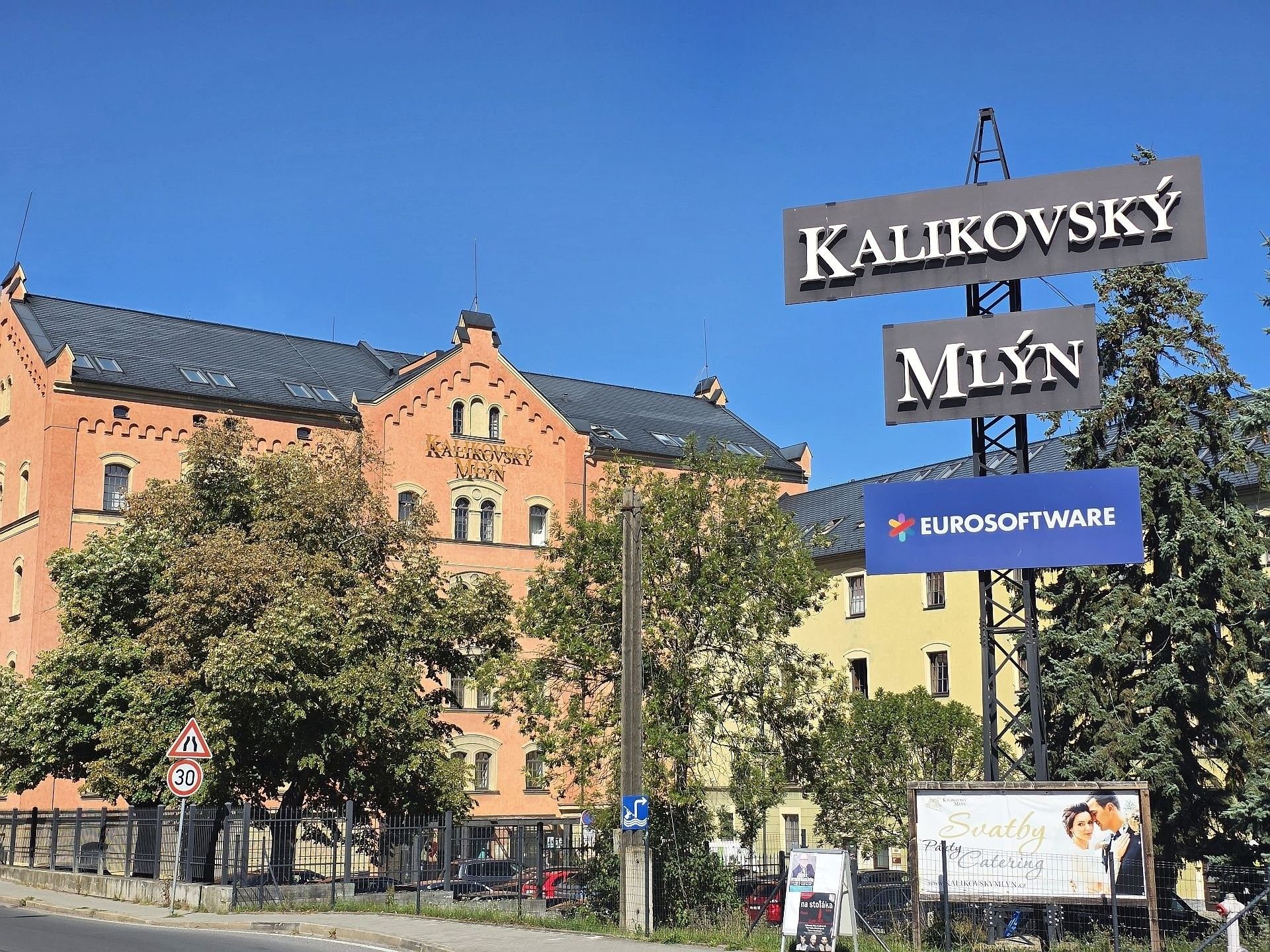 Pronájem komerčního prostoru 275 m² - foto 1