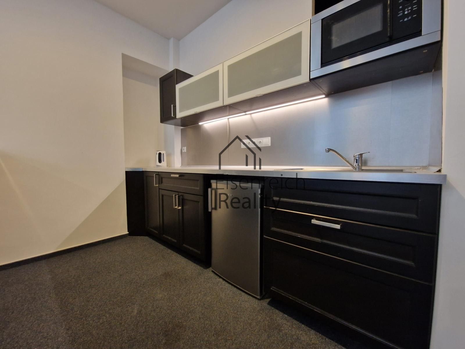Pronájem komerčního prostoru 250 m² - foto 7