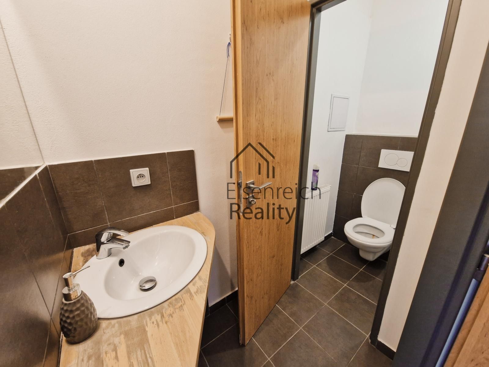 Pronájem komerčního prostoru 250 m² - foto 12