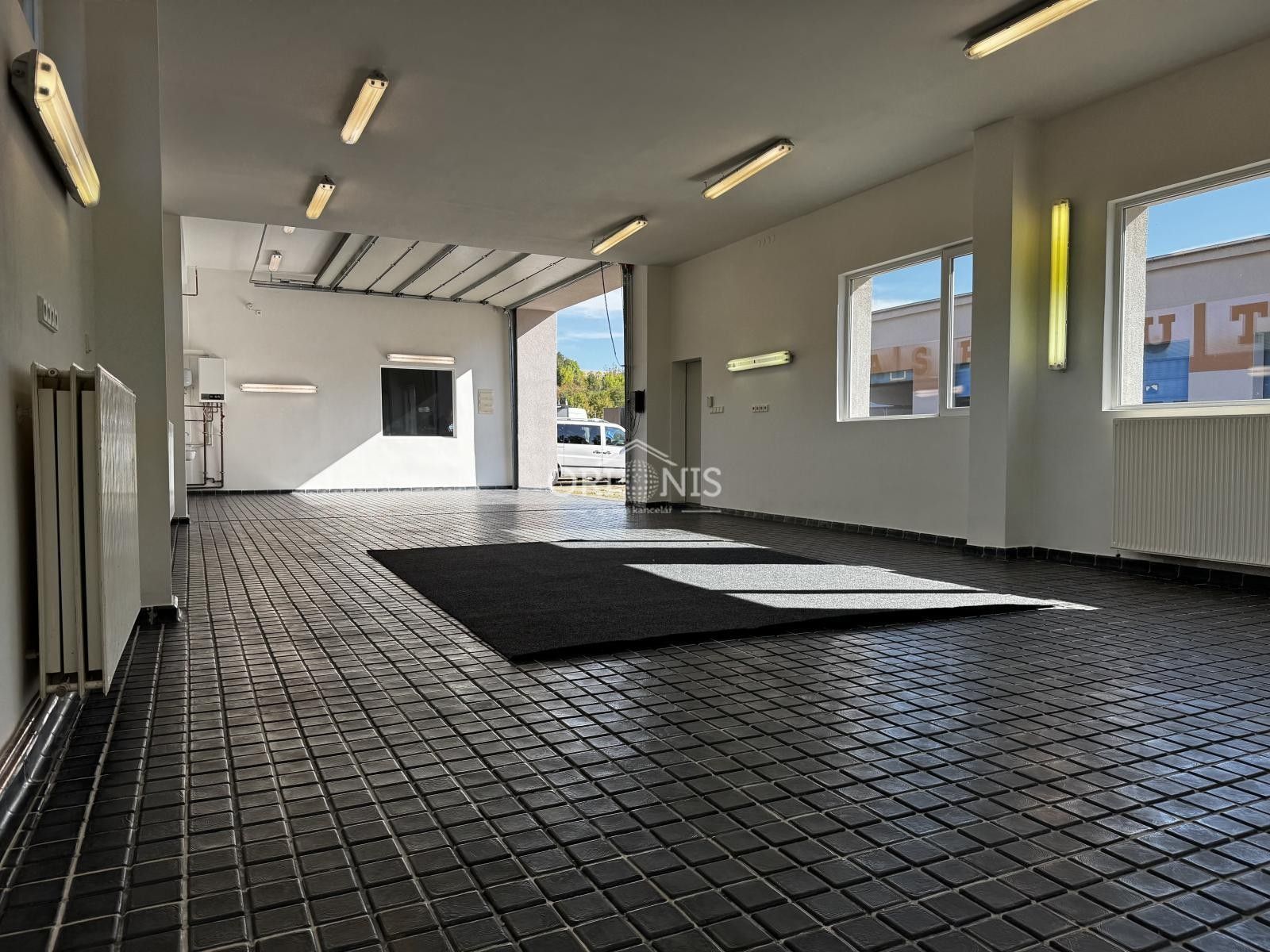 Pronájem komerčního prostoru 147 m² - foto 4