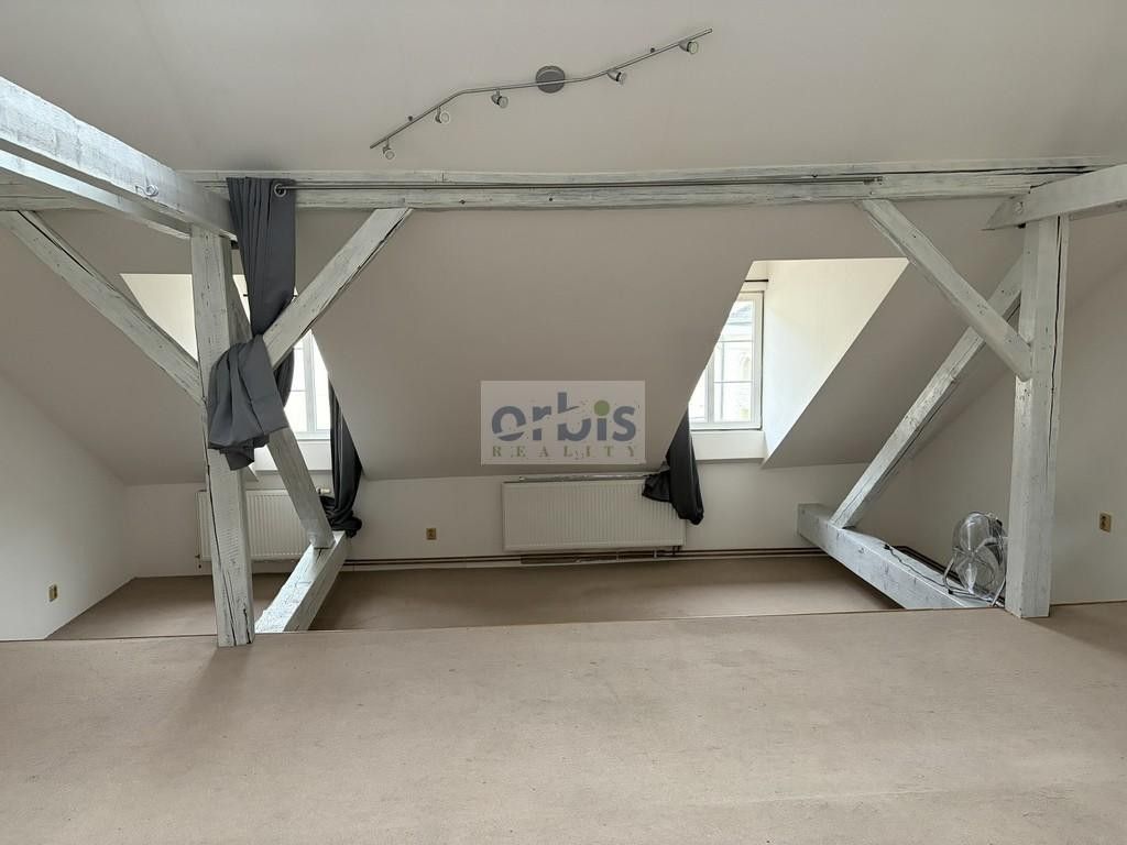 Pronájem bytu 2+1 77 m² - foto 3