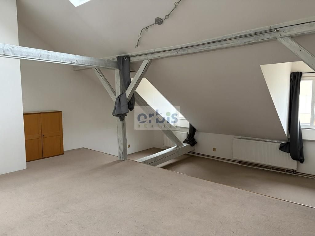 Pronájem bytu 2+1 77 m² - foto 4