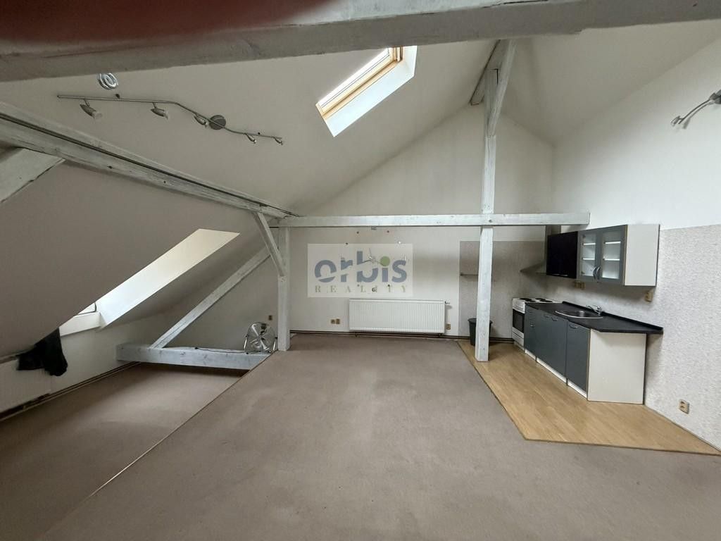 Pronájem bytu 2+1 77 m² - foto 8