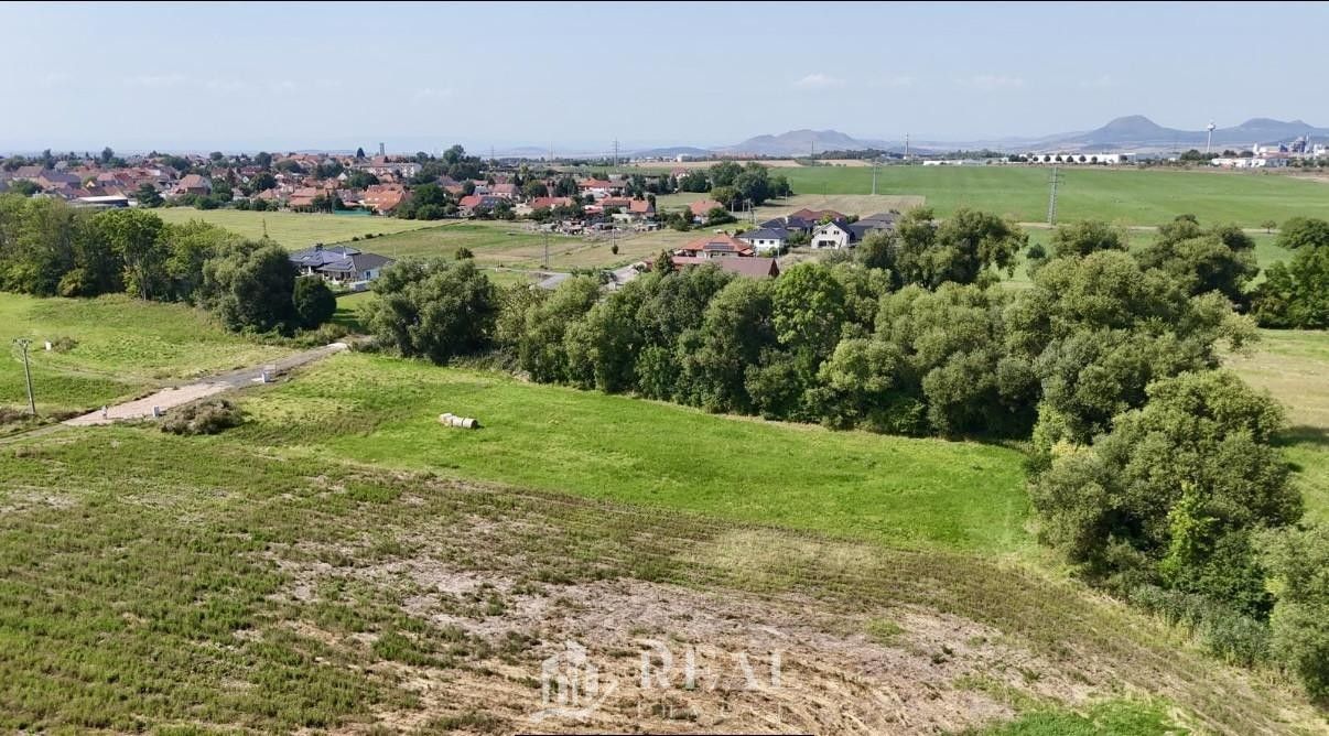 Prodej pozemku 995 m² - foto 1