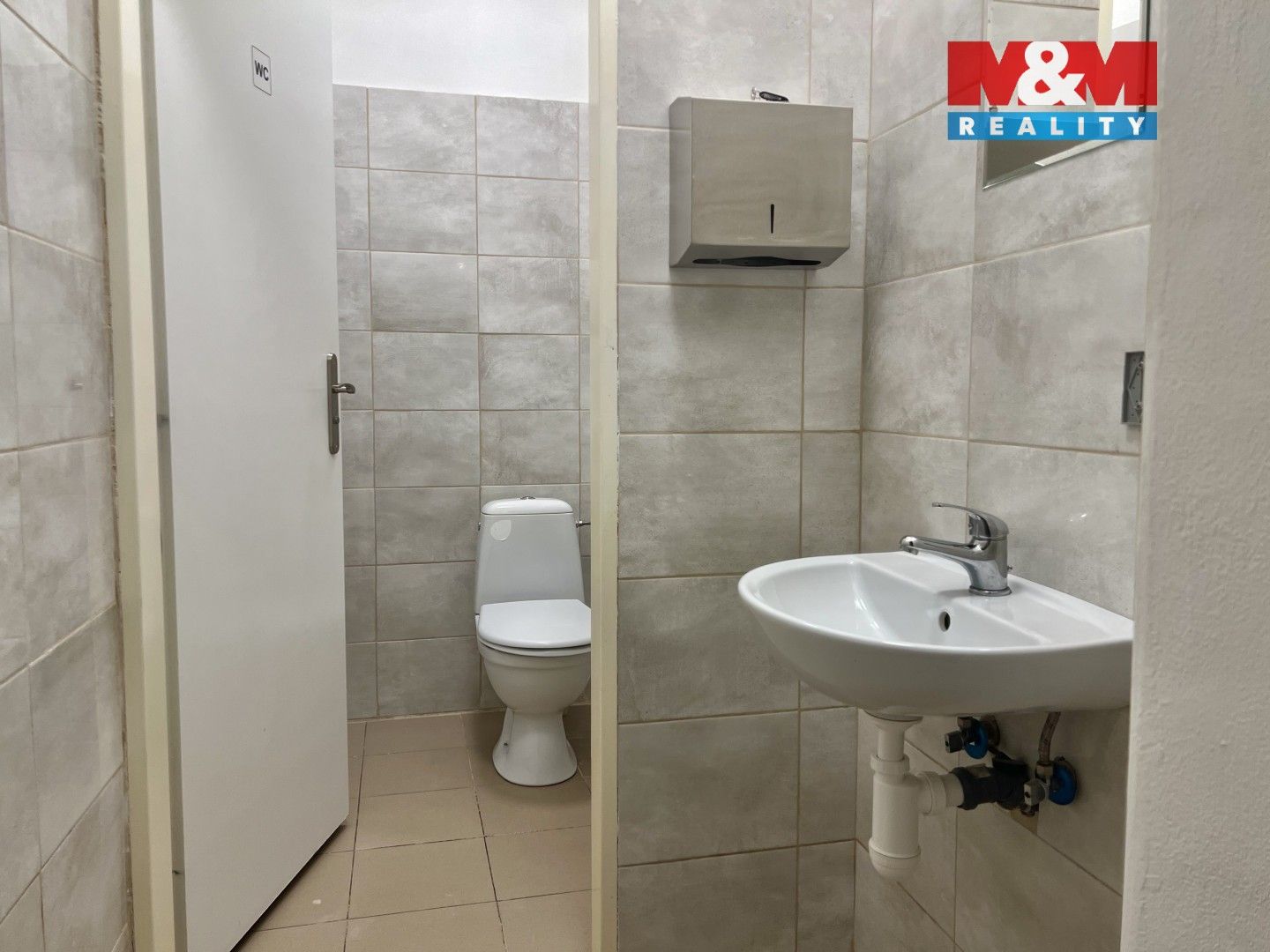 Pronájem komerčního prostoru 160 m² - foto 6
