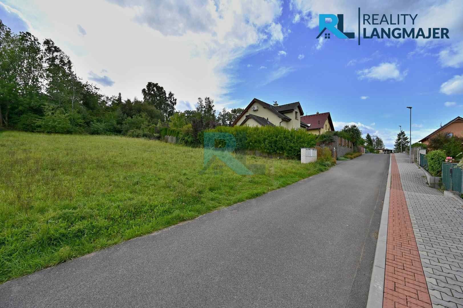 Prodej pozemku 972 m² - foto 3