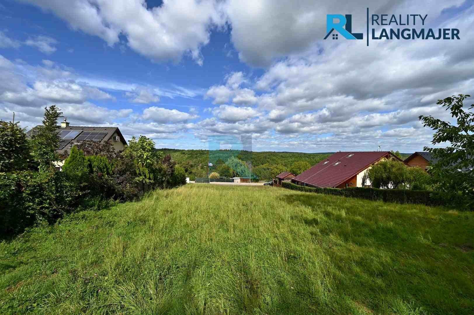 Prodej pozemku 972 m² - foto 1
