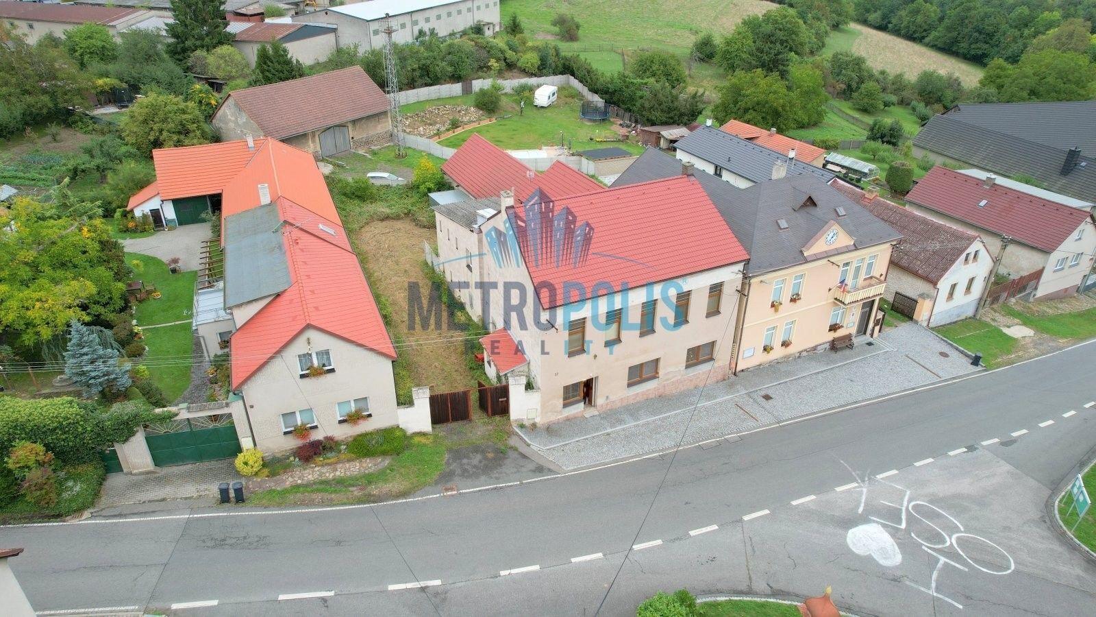Prodej nemovitosti 280 m² - foto 1