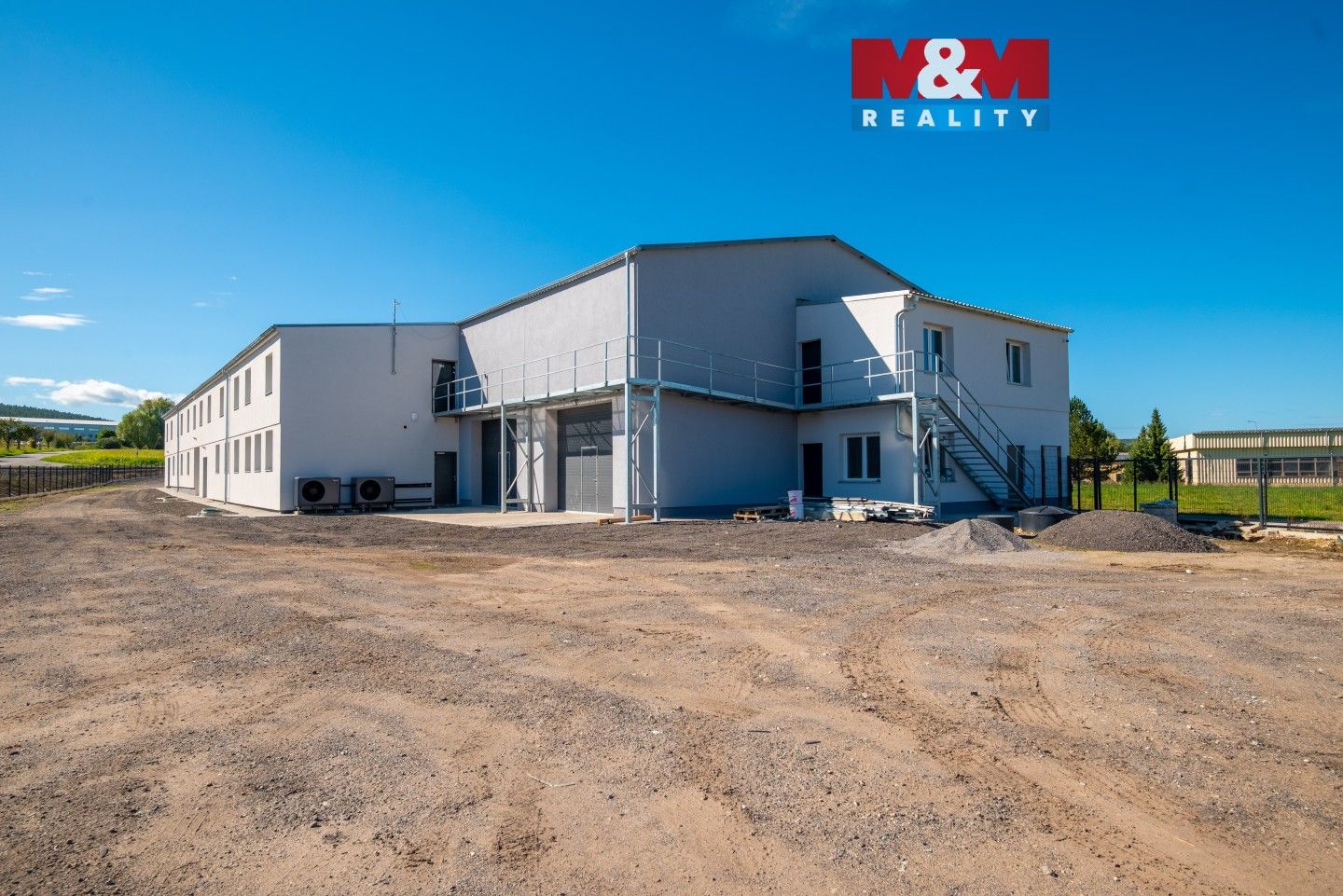 Pronájem komerčního prostoru 575 m² - foto 1