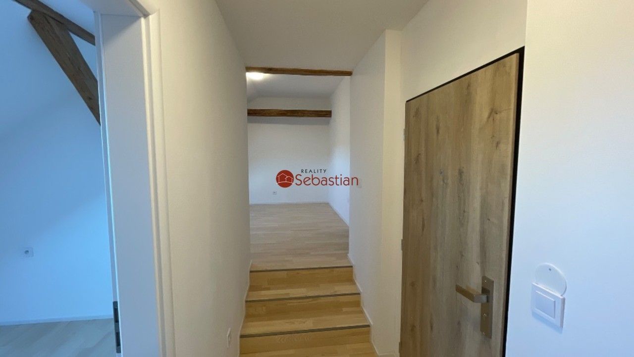 Pronájem bytu 4+kk 99 m² - foto 5