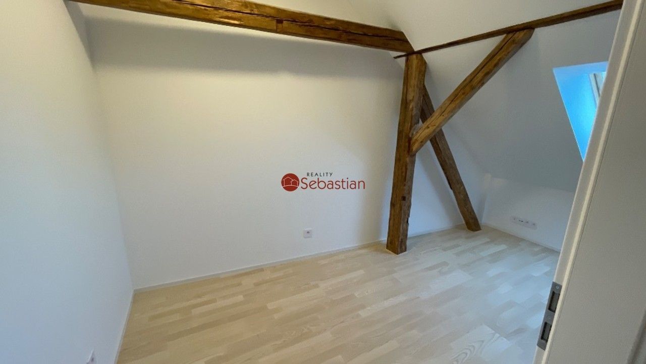 Pronájem bytu 4+kk 99 m² - foto 8