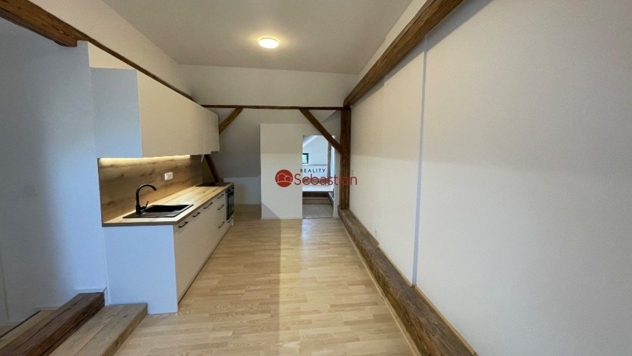 Pronájem bytu 4+kk 99 m² - foto 10