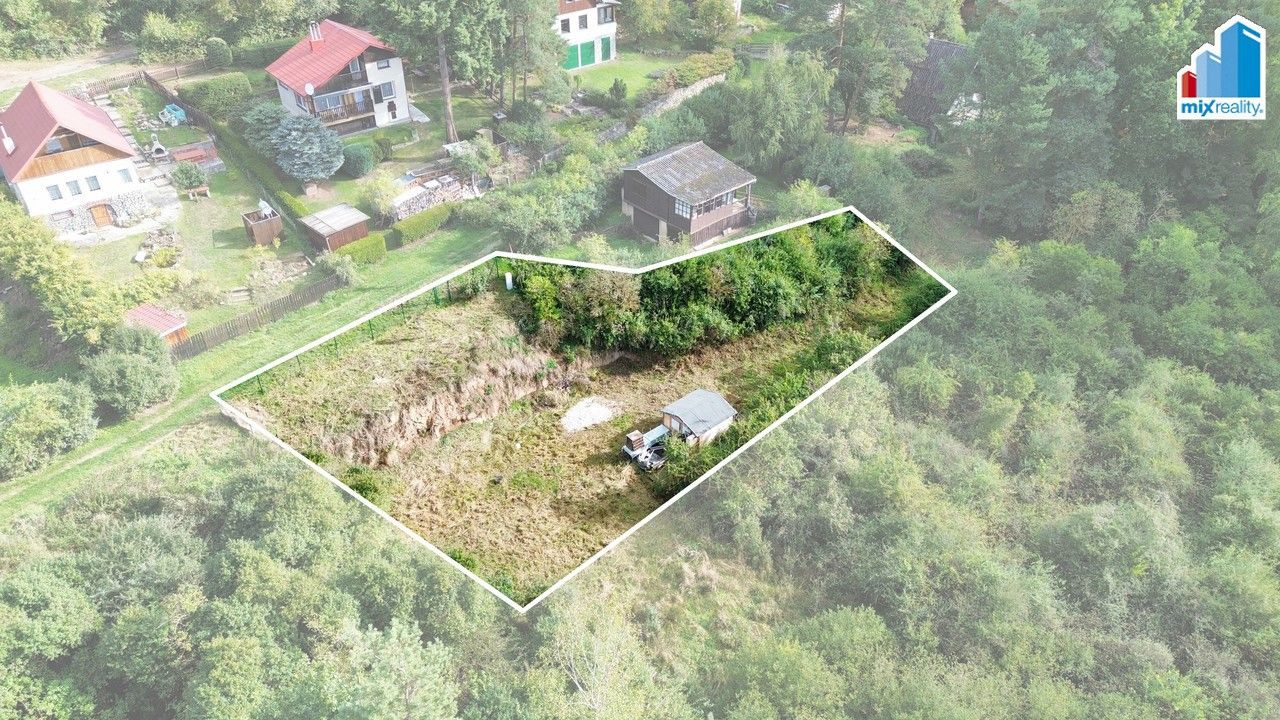 Prodej pozemku 710 m² - foto 1