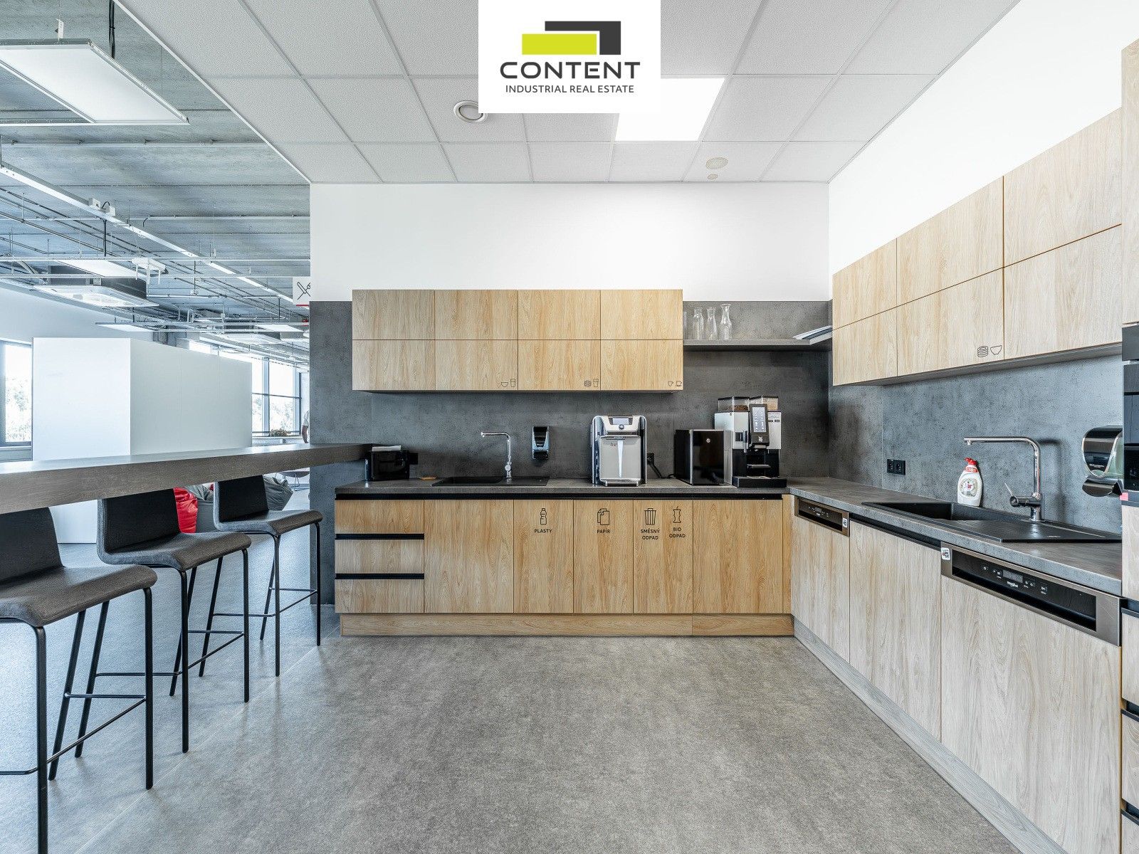 Pronájem komerčního prostoru 10500 m² - foto 16