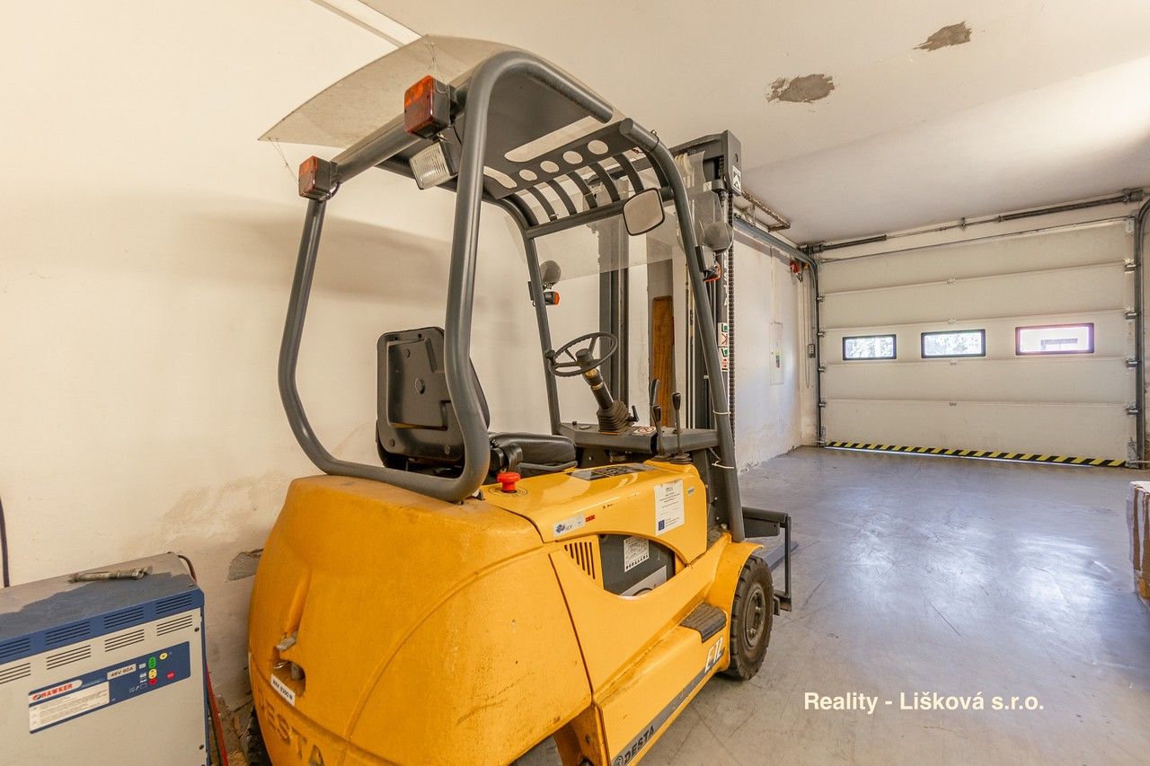 Pronájem komerčního prostoru 261 m² - foto 24