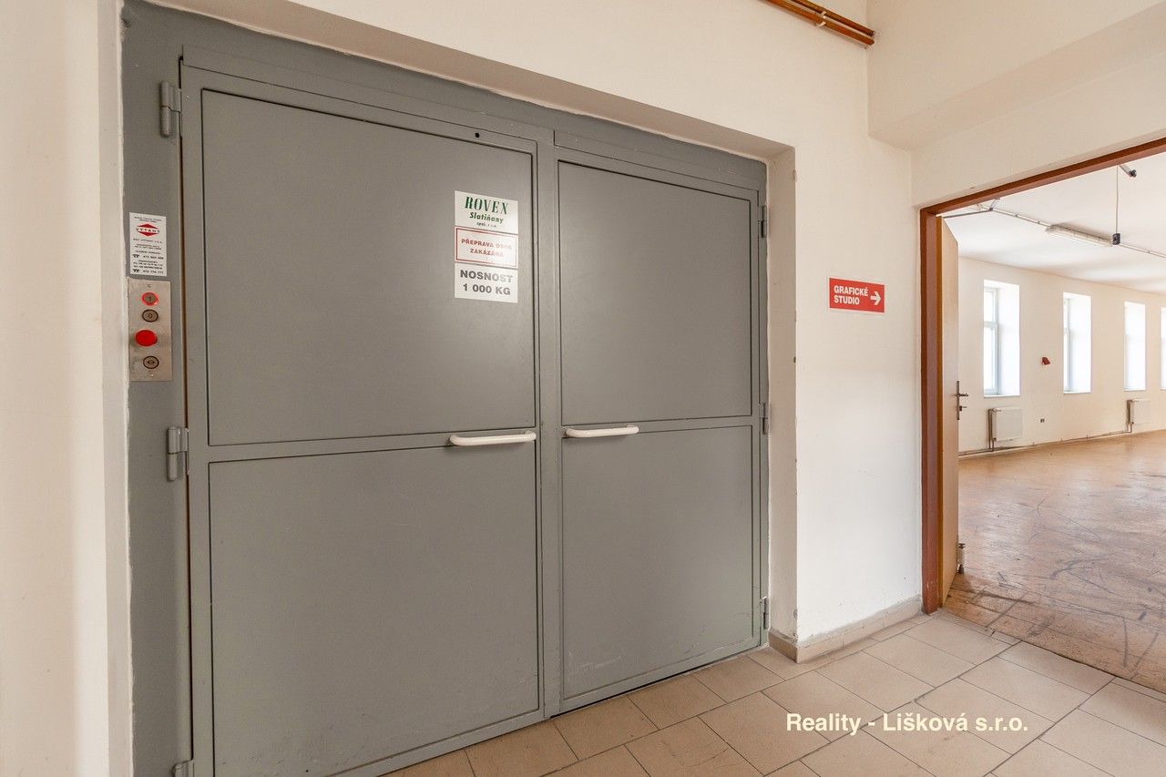 Pronájem komerčního prostoru 261 m² - foto 21
