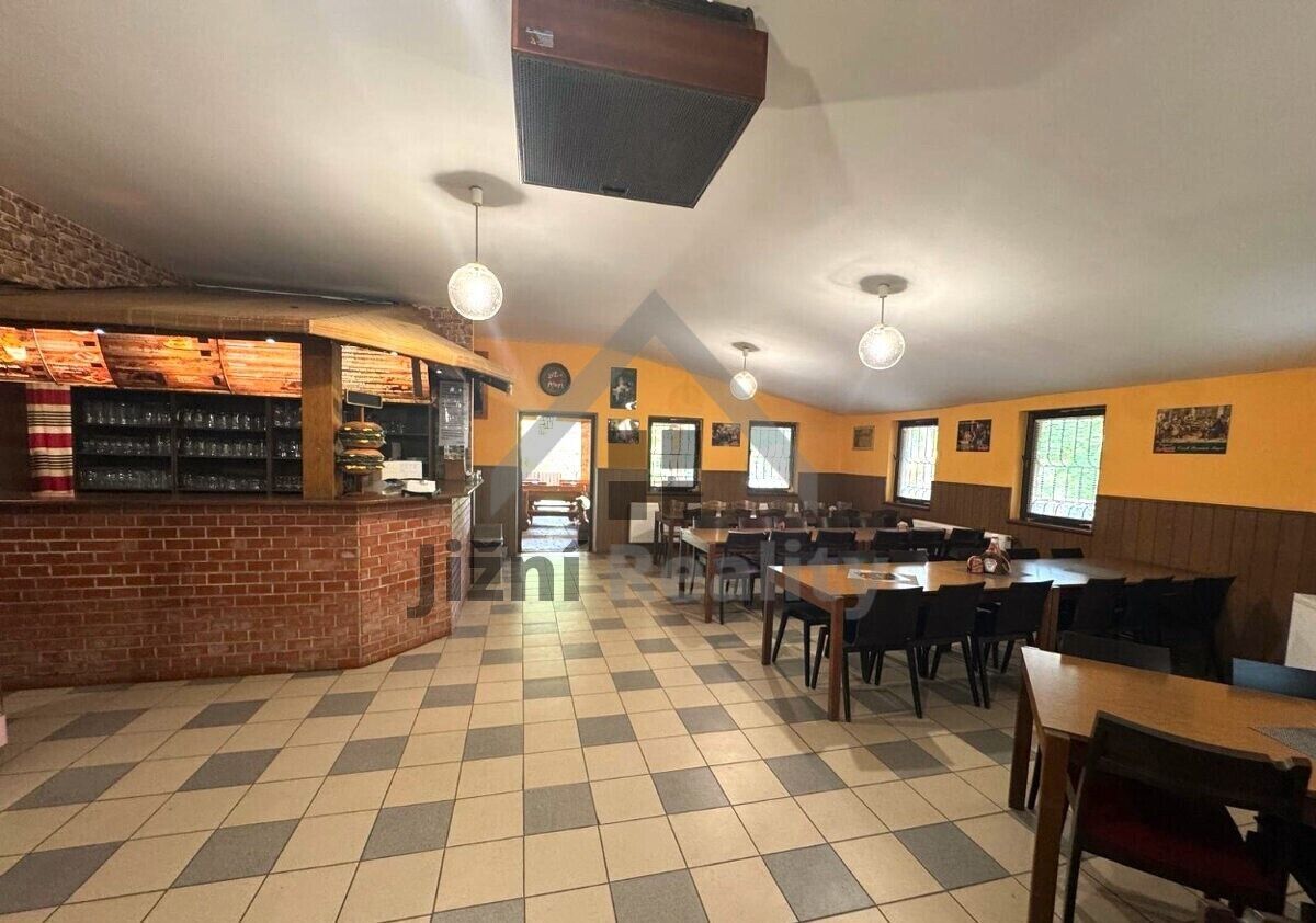 Prodej komerčního prostoru 400 m² - foto 5