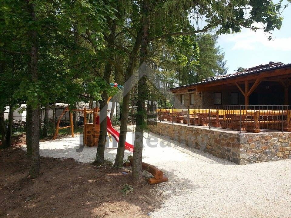 Prodej komerčního prostoru 400 m² - foto 9