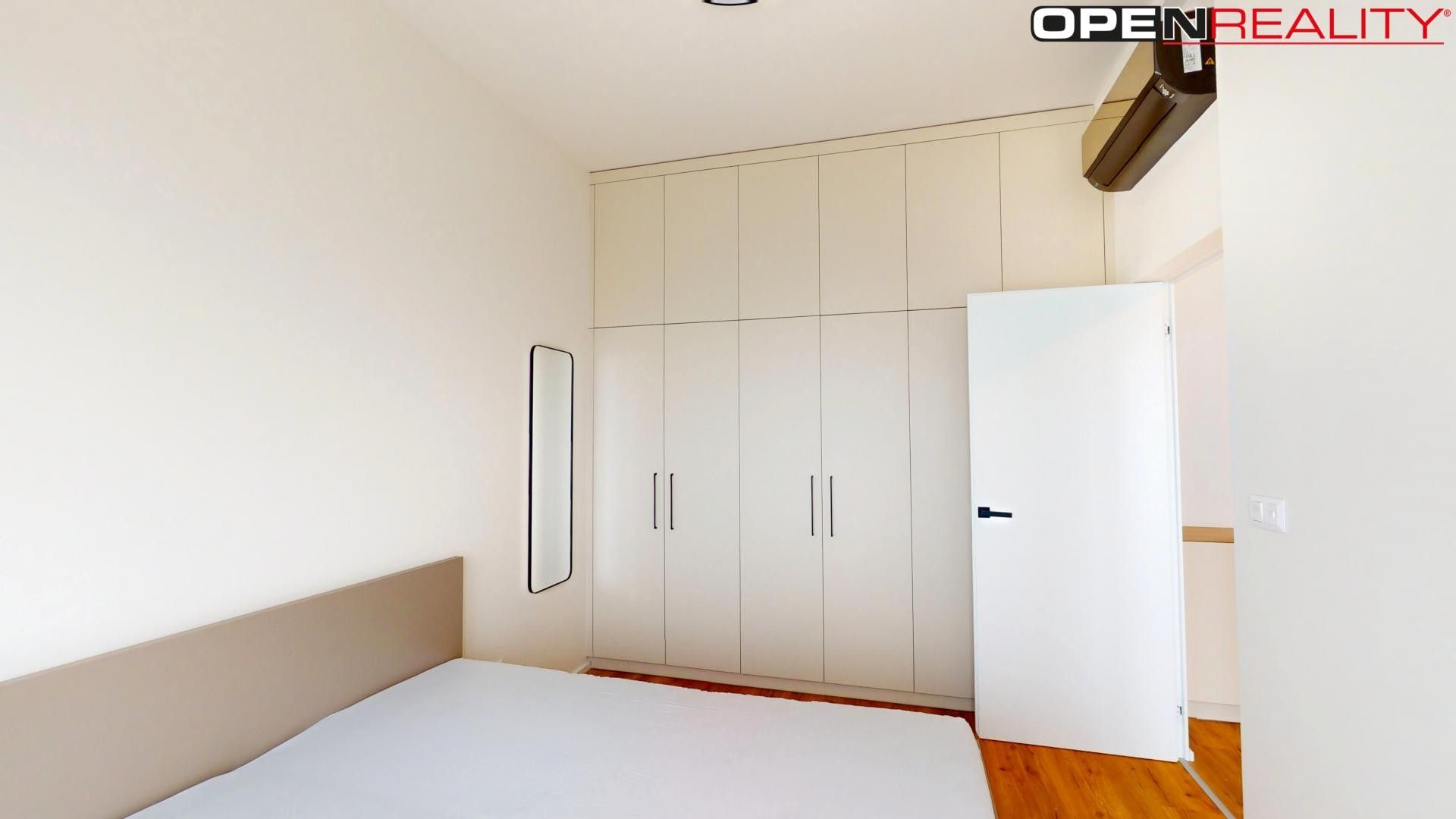 Pronájem bytu 2+kk 72 m² - foto 12