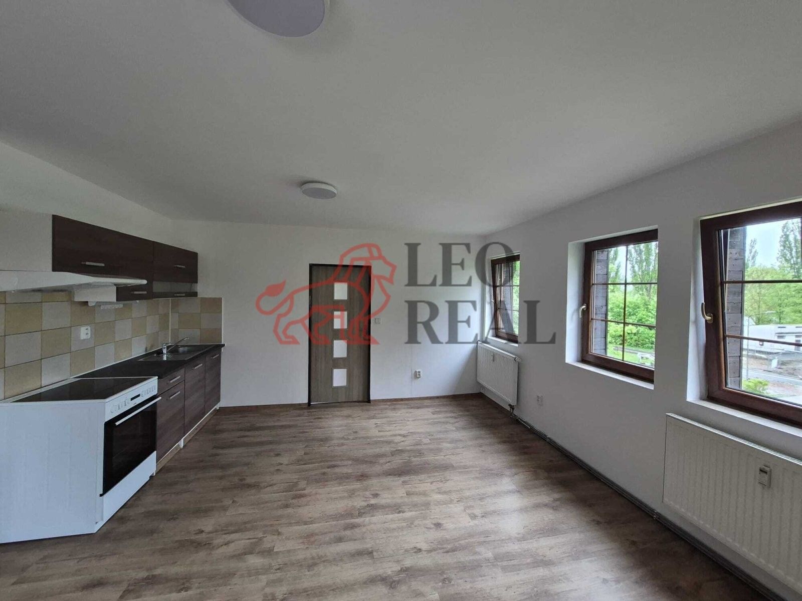 Pronájem bytu 2+1 78 m² - foto 1