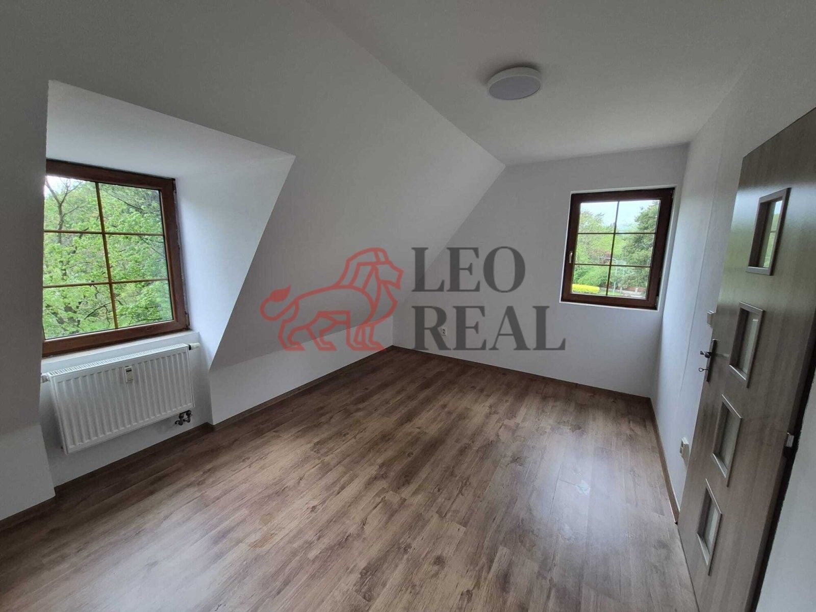 Pronájem bytu 2+1 78 m² - foto 8