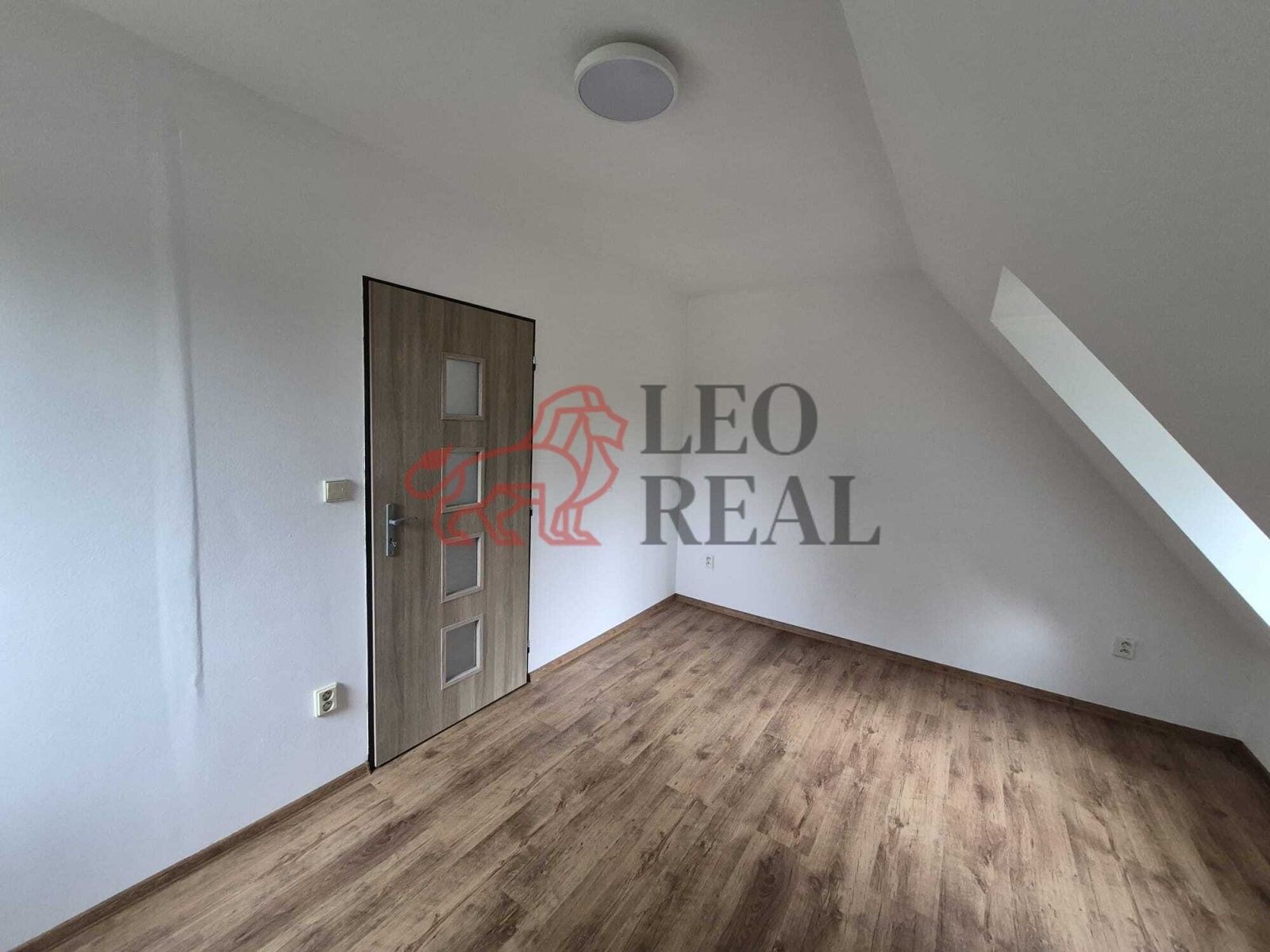 Pronájem bytu 2+1 78 m² - foto 11