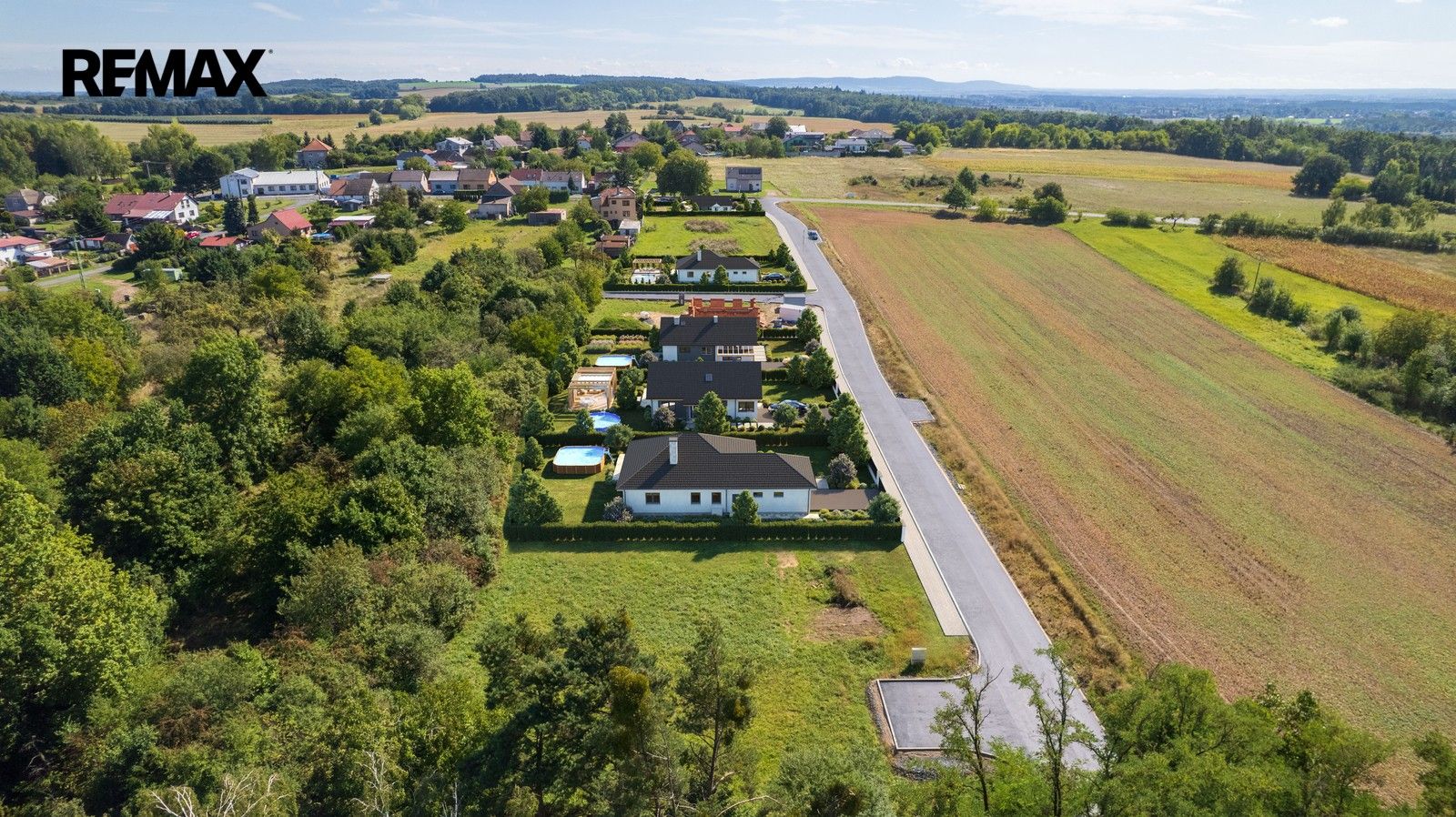 Prodej pozemku 879 m² - foto 1