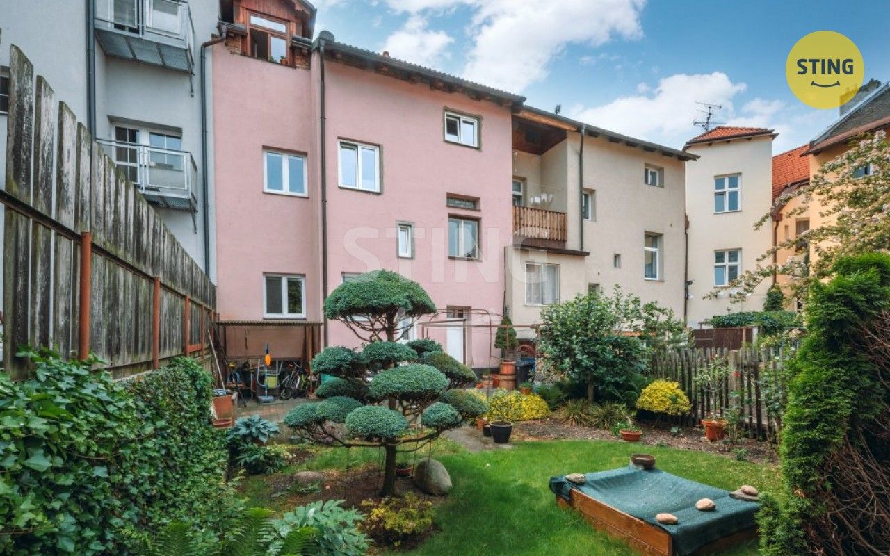 Prodej nemovitosti 300 m² - foto 2