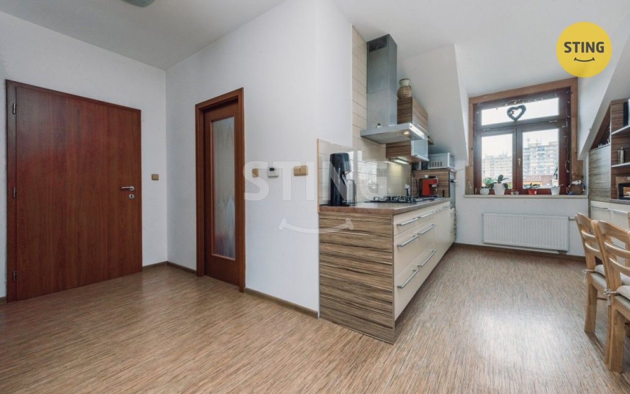 Prodej nemovitosti 300 m² - foto 6