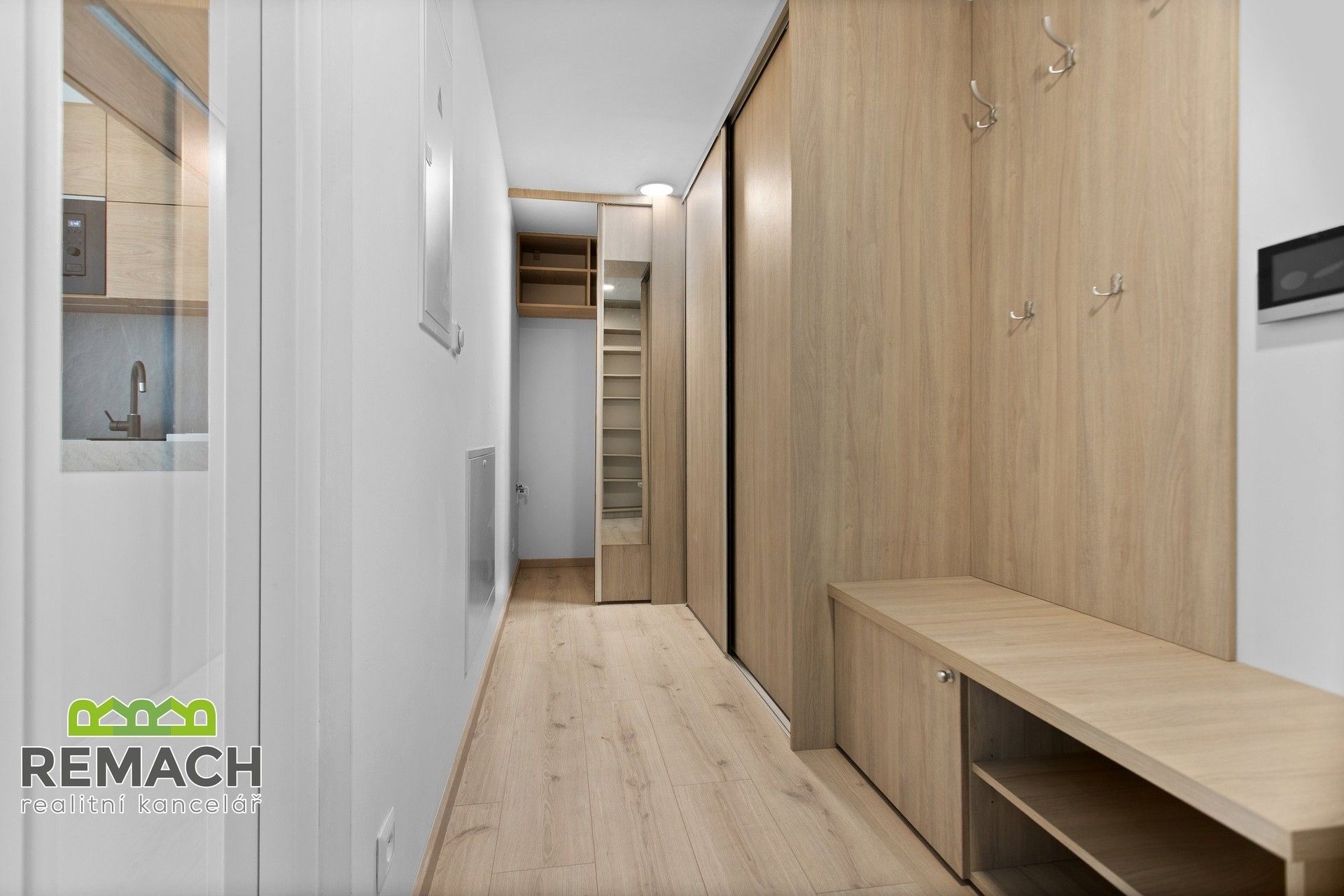 Pronájem bytu 2+kk 60 m² - foto 3