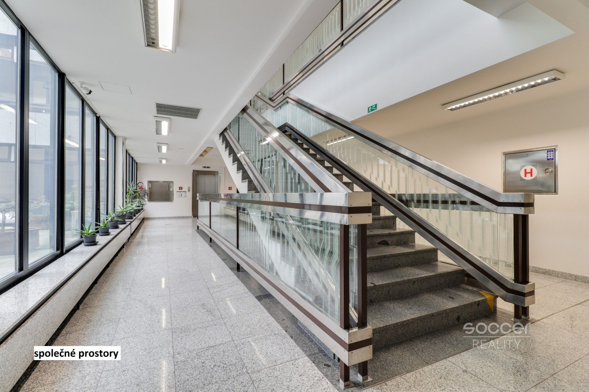 Pronájem komerčního prostoru 66 m² - foto 11