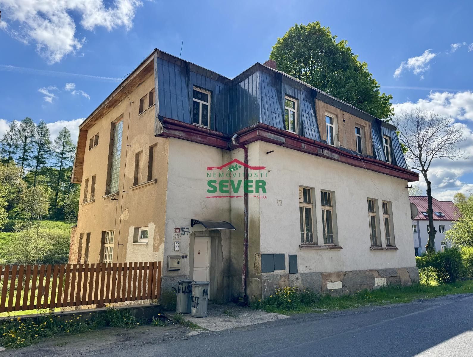 Prodej nemovitosti 450 m² - foto 1