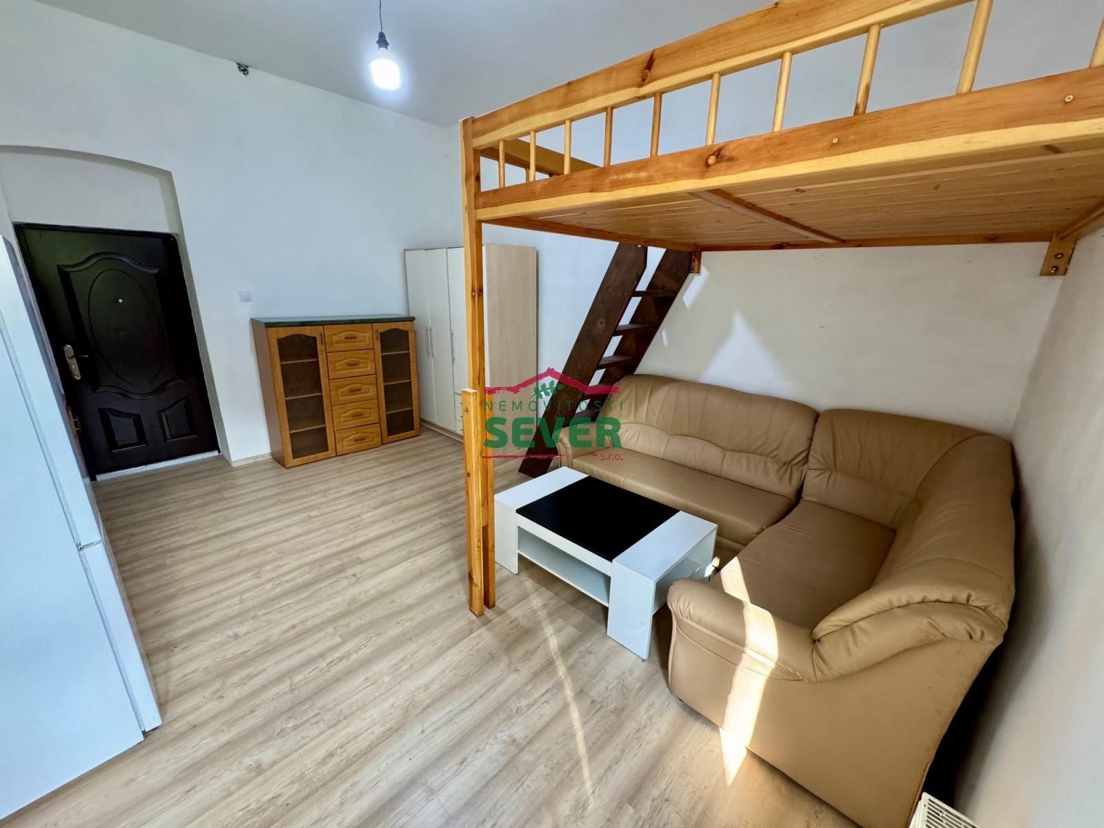 Prodej nemovitosti 450 m² - foto 7