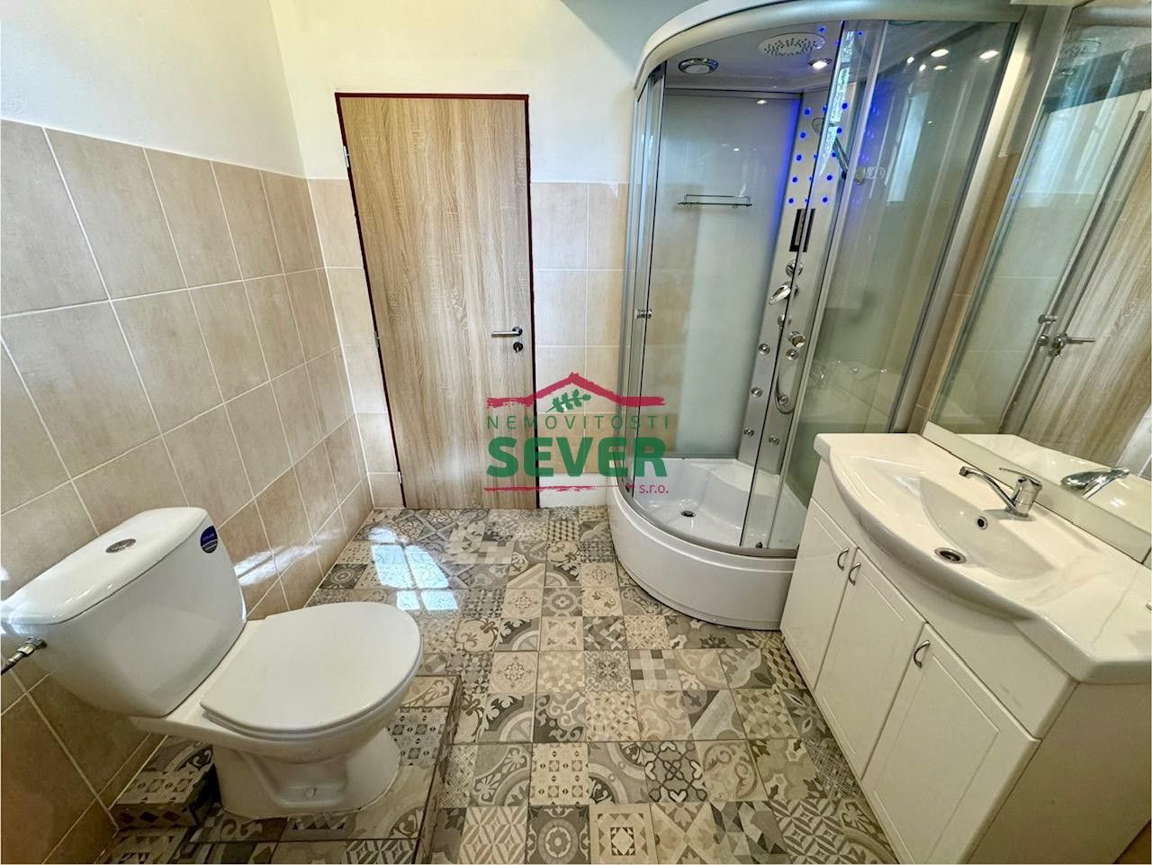 Prodej nemovitosti 450 m² - foto 8