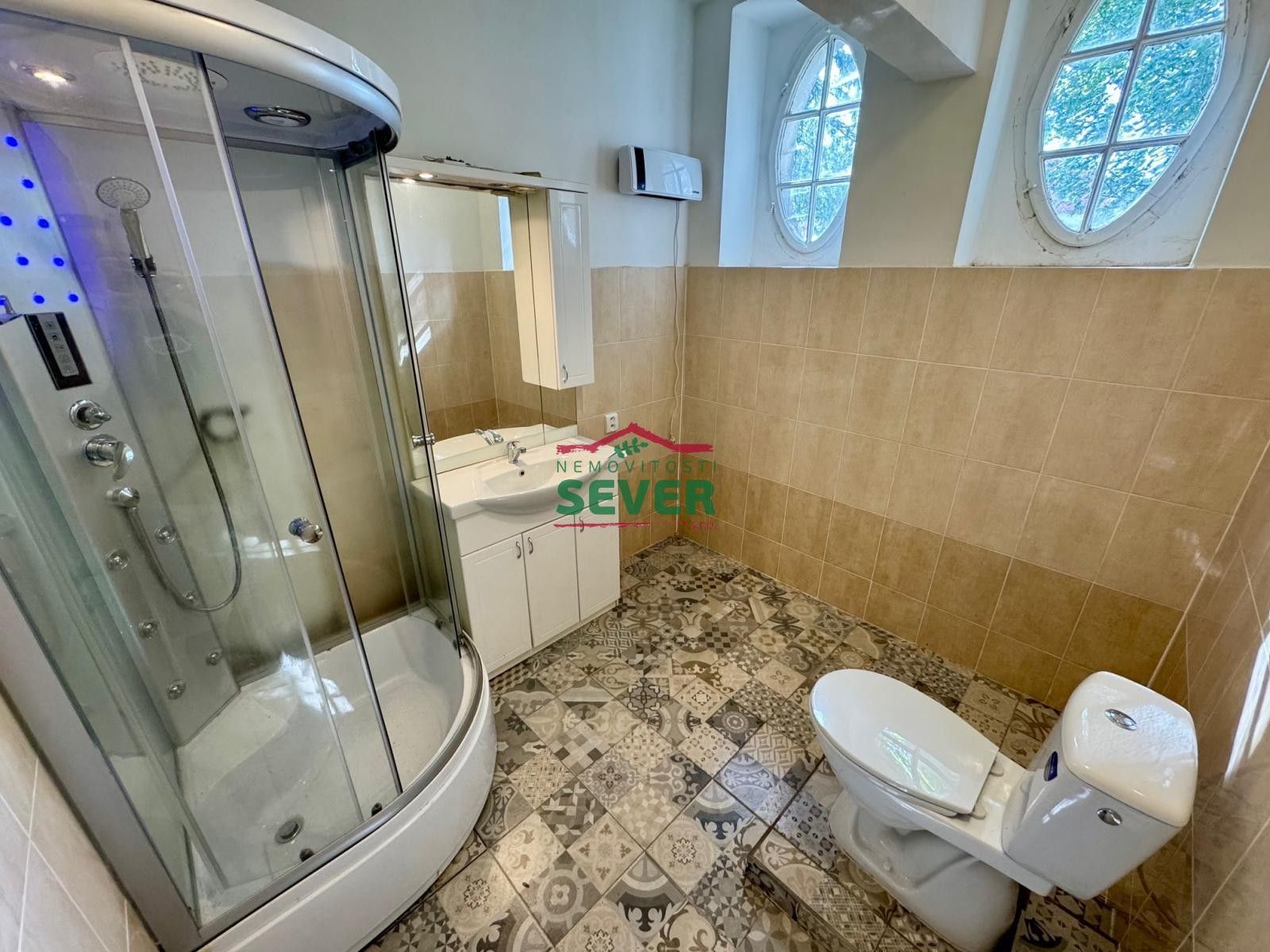 Prodej nemovitosti 450 m² - foto 9