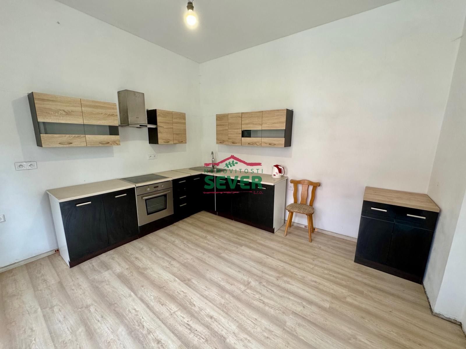 Prodej nemovitosti 450 m² - foto 11