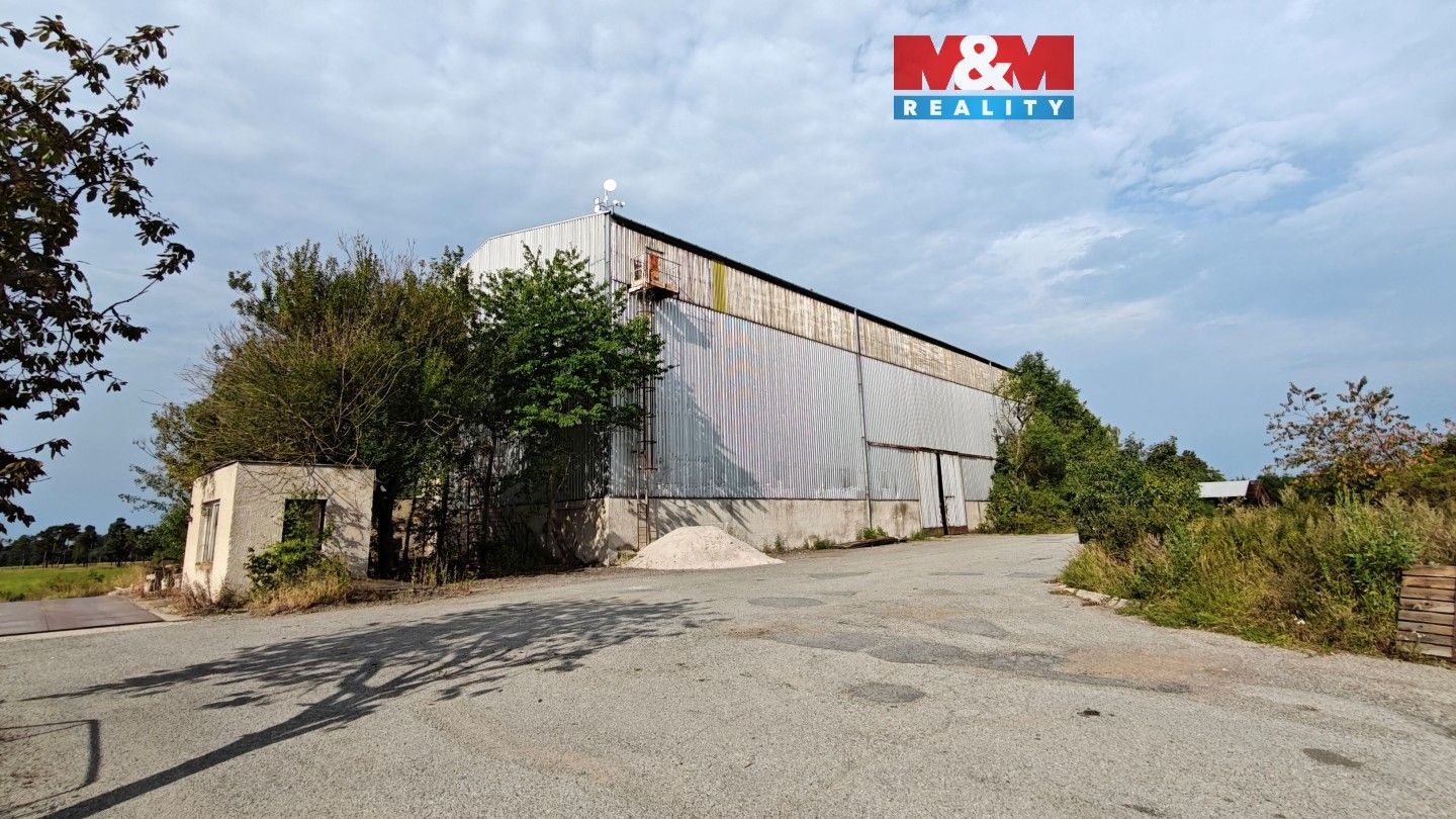 Pronájem komerčního prostoru 1071 m² - foto 1