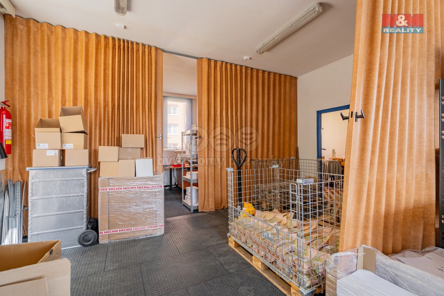 Prodej komerčního prostoru 1100 m² - foto 9