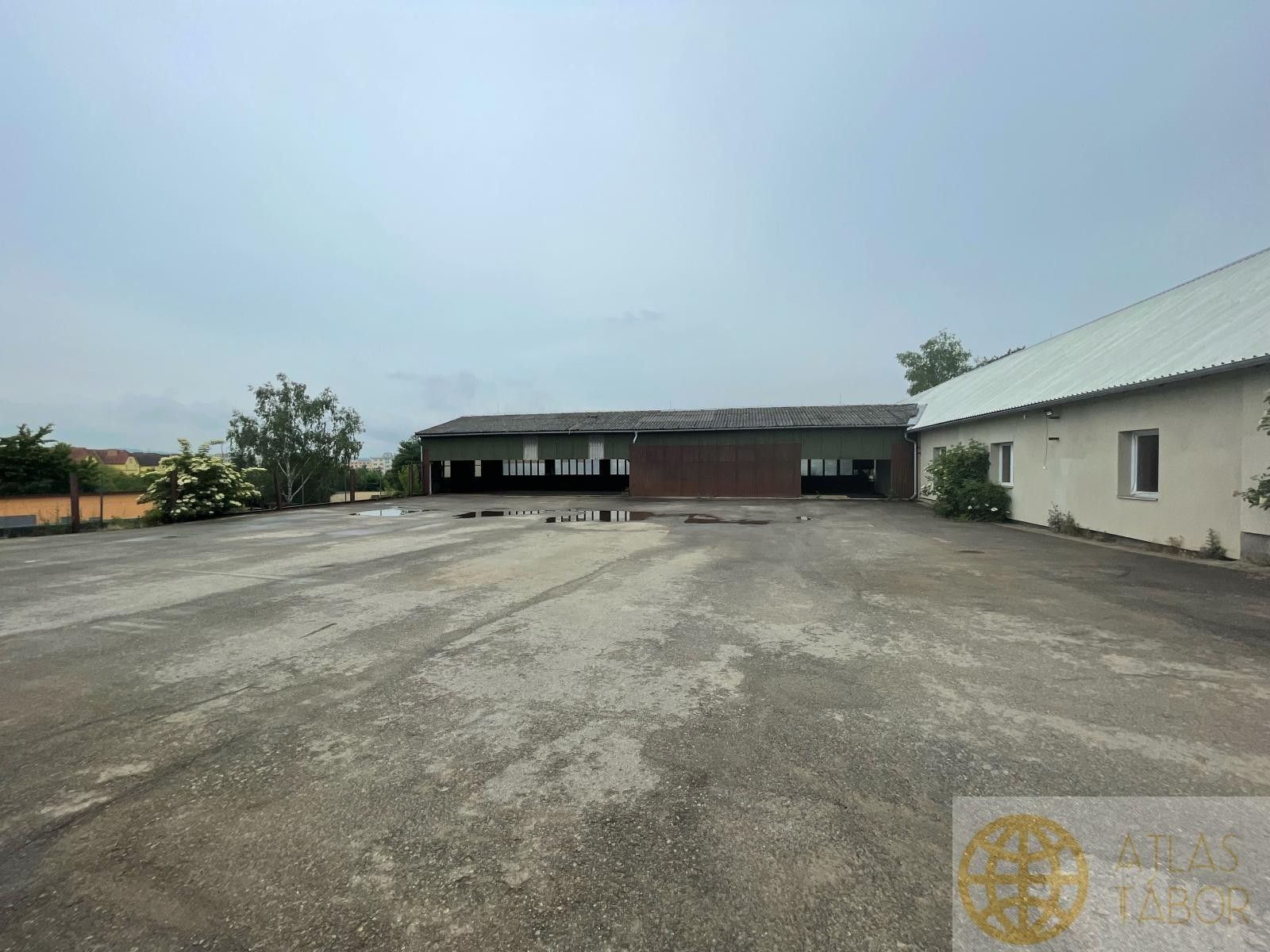 Pronájem nemovitosti 1050 m² - foto 1