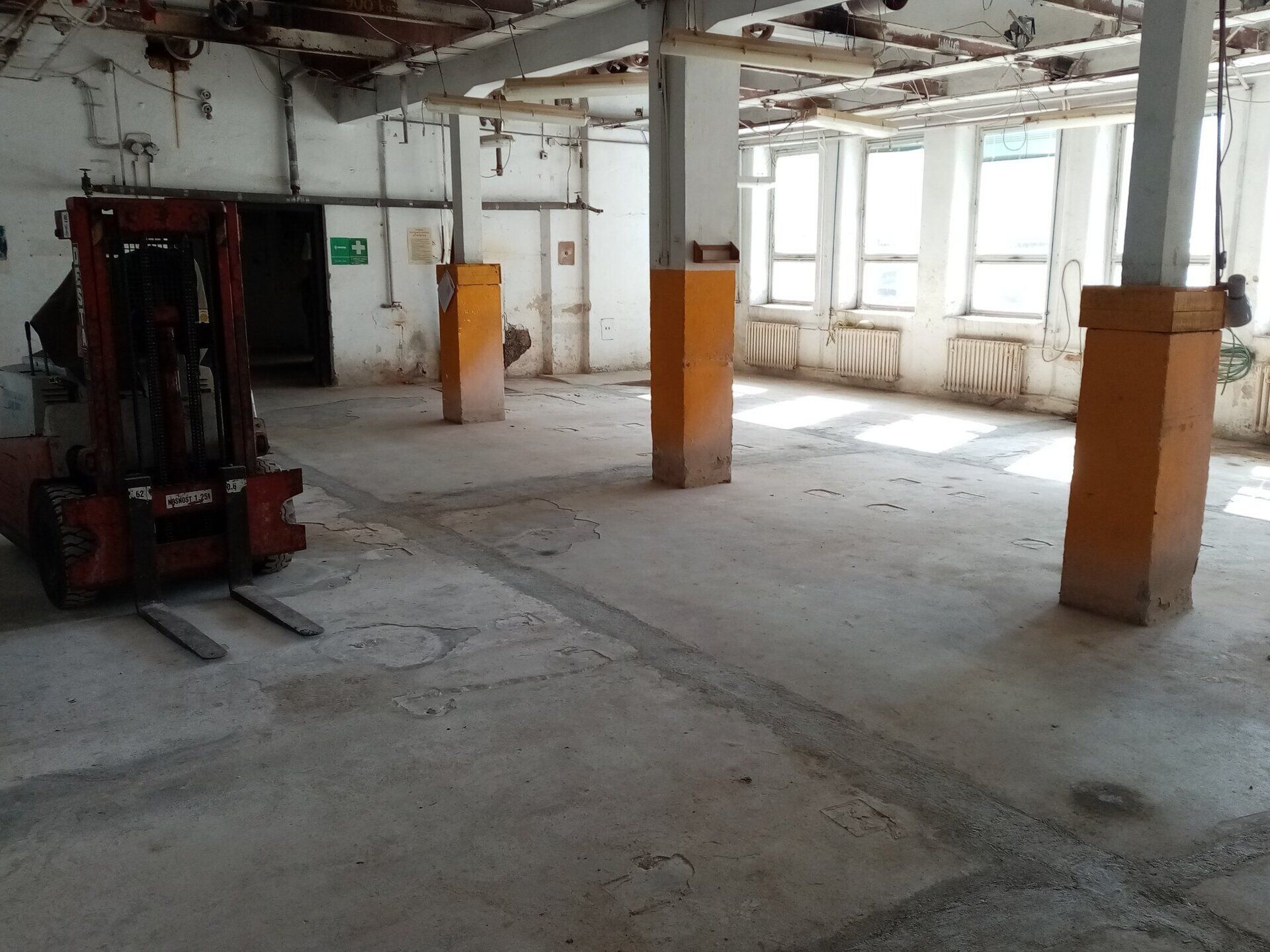 Pronájem komerčního prostoru 193 m² - foto 3