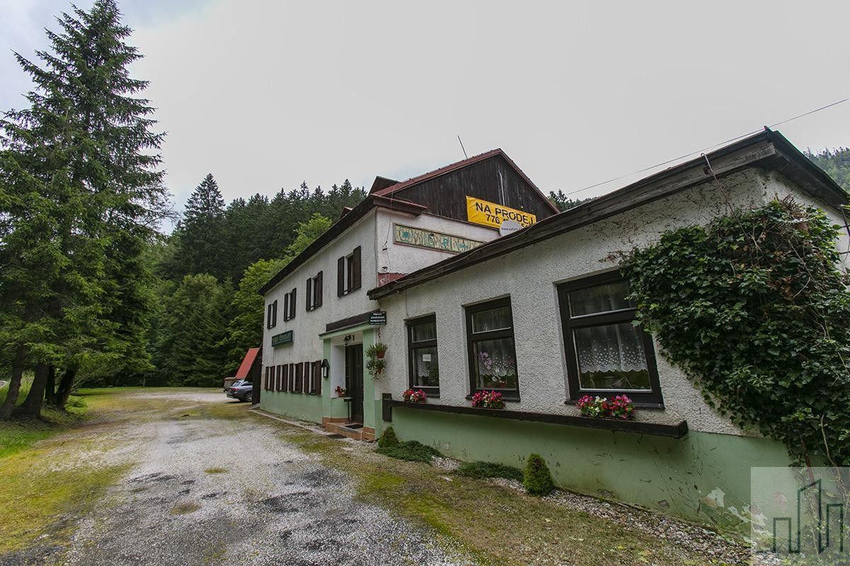 Prodej komerčního prostoru 415 m² - foto 1