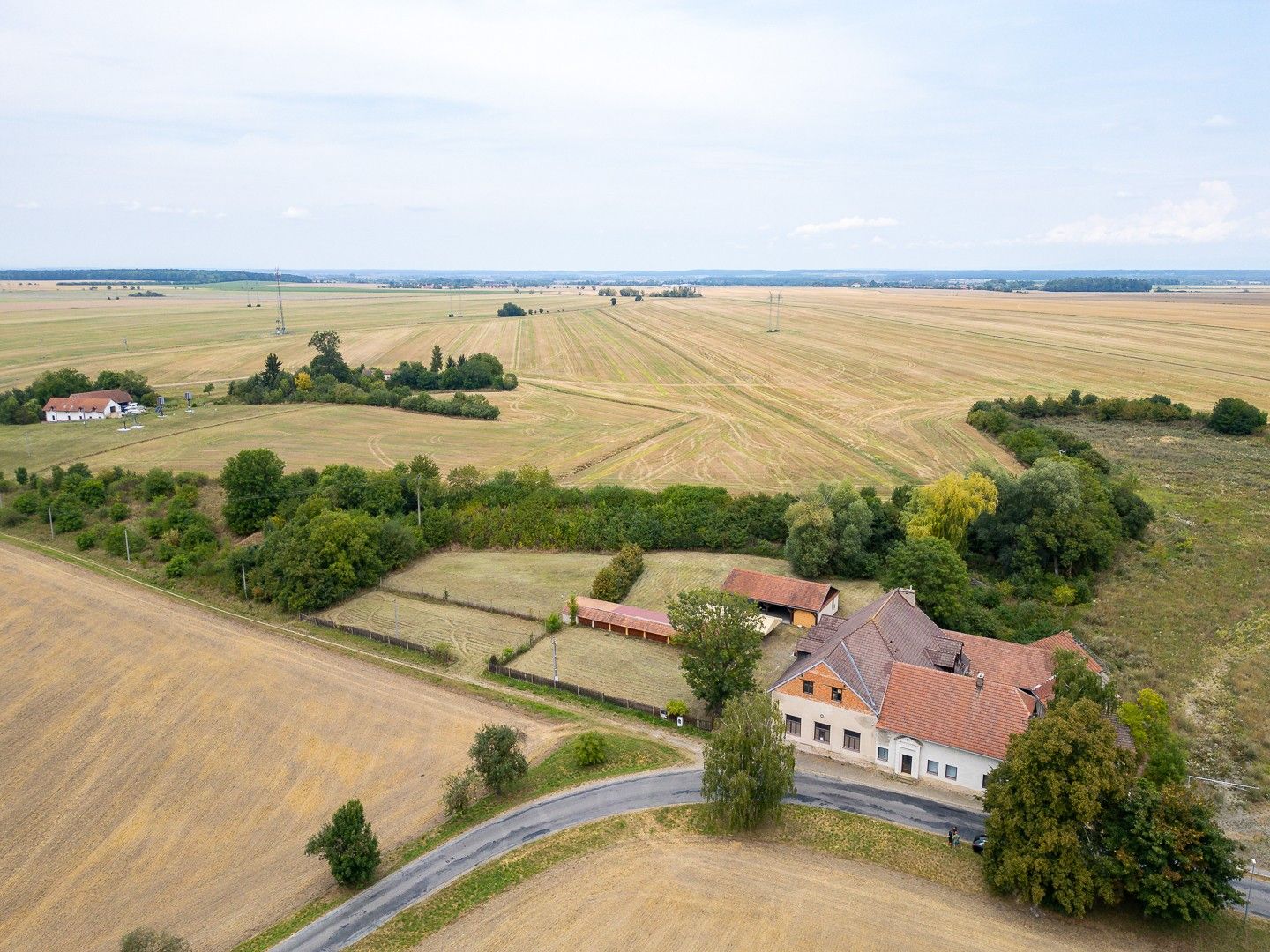 Prodej komerčního prostoru 852 m² - foto 1