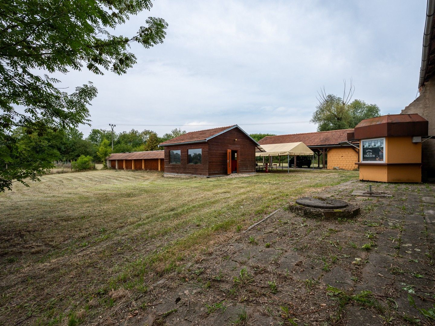 Prodej komerčního prostoru 852 m² - foto 18
