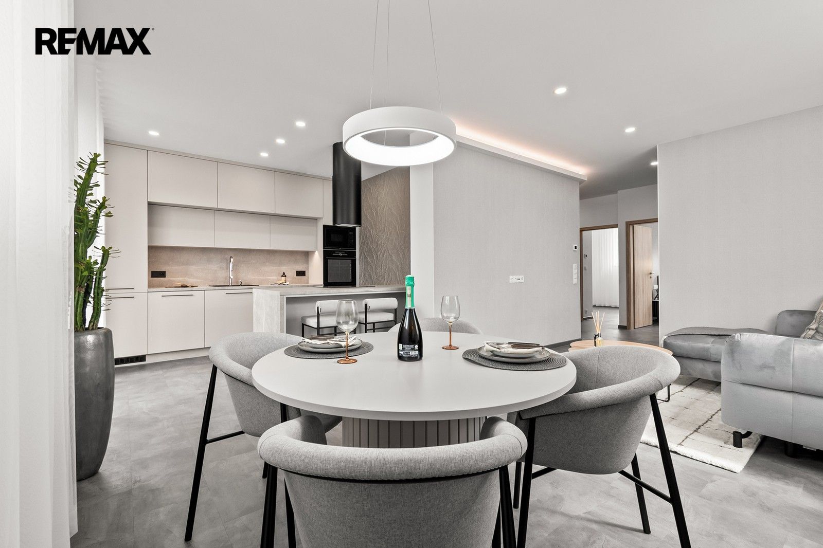 Pronájem bytu 3+kk 77 m² - foto 4