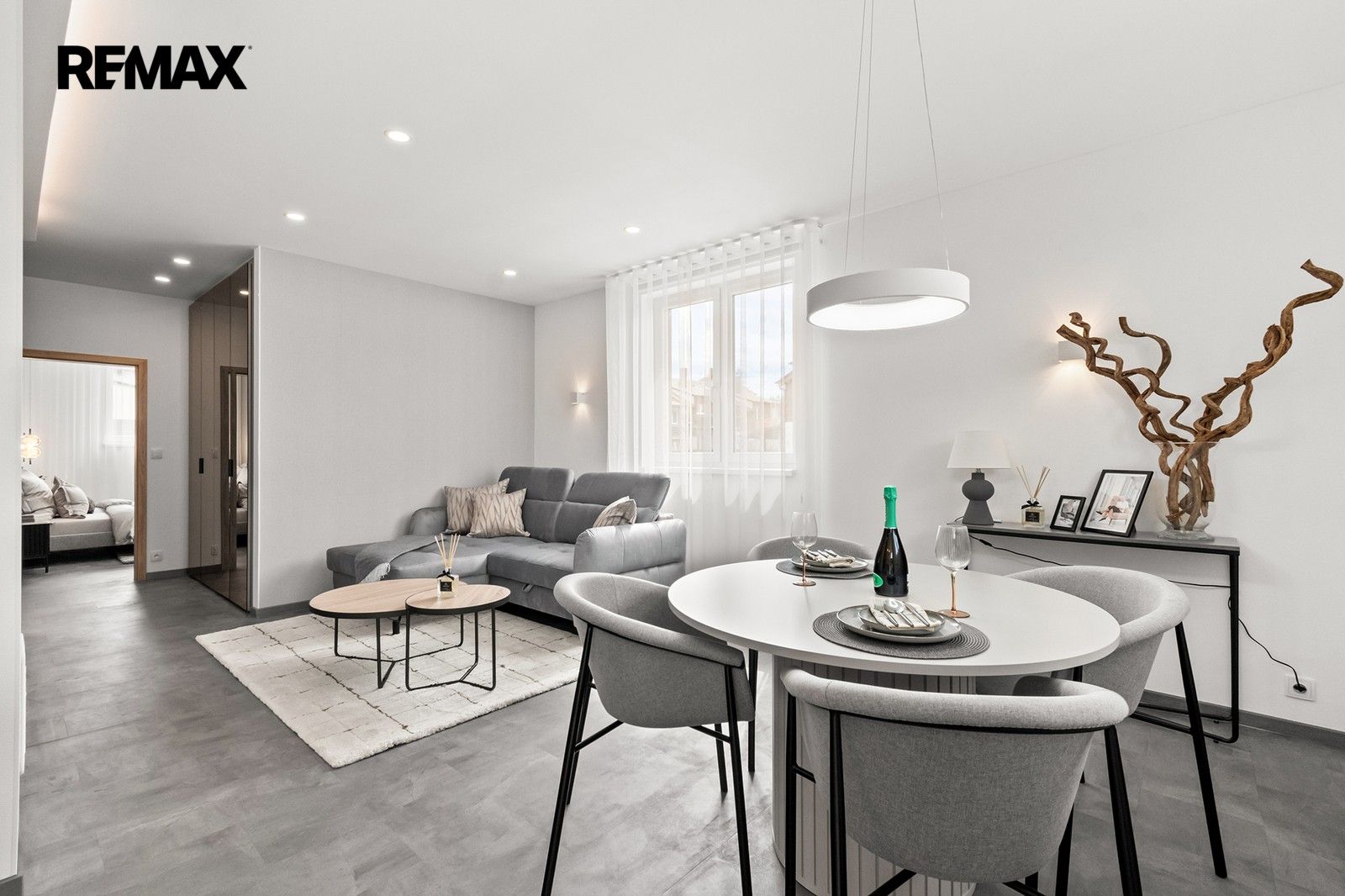 Pronájem bytu 3+kk 77 m² - foto 1