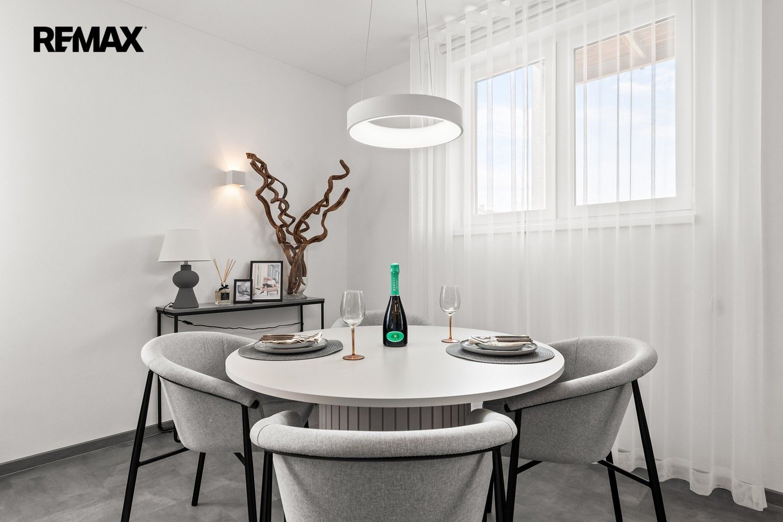 Pronájem bytu 3+kk 77 m² - foto 9